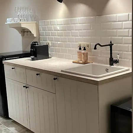 Chez Camille Saint-Hubert