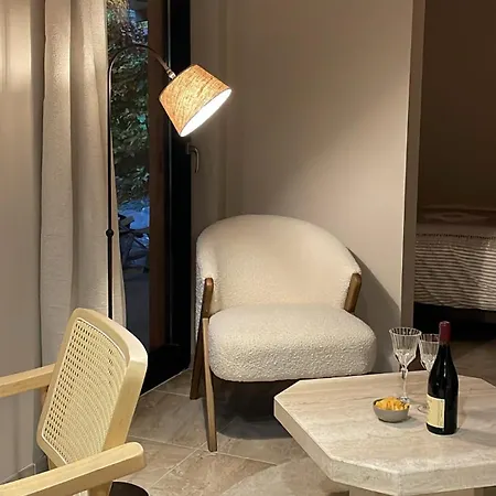 Chez Camille Saint-Hubert