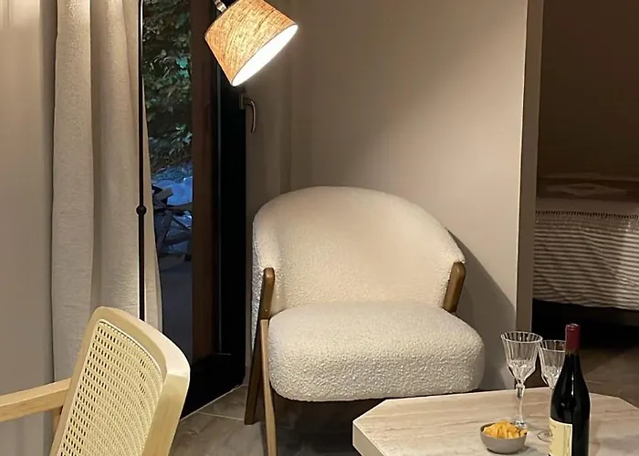 Chez Camille Saint-Hubert